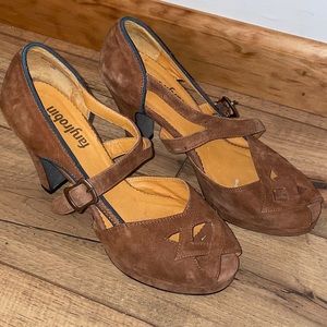 DESIGNER Farylrobin light brown suede heels